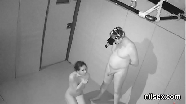 Adolescente inusual es llevada a un manicomio anal para una terapia desinhibida