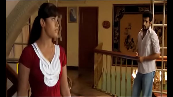 बॉयफ्रेंड द्वारा गर्लफ्रेंड की ड्रेस उतारना रोमांटिक सीन - हॉट सीन कम