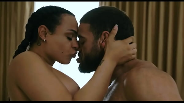 La calda trans Eva Maxim si fa scopare dal patrigno