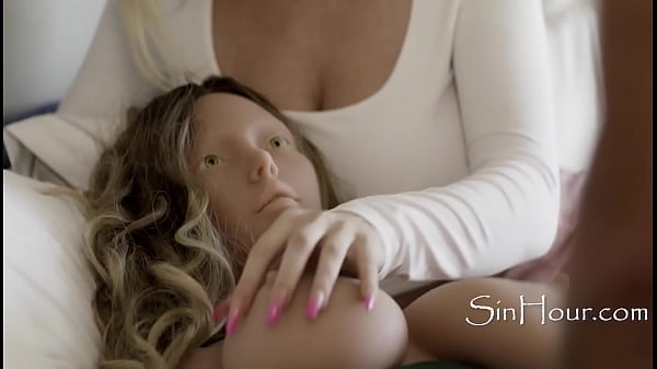 Mec, tu veux me baiser et la poupée ? D'accord..