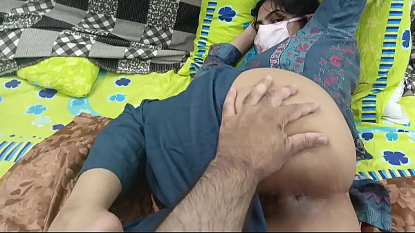 देसी सौतेले पिता ने अपनी सौतेली बेटी की चूत में अपना वीर्य त्याग दिया