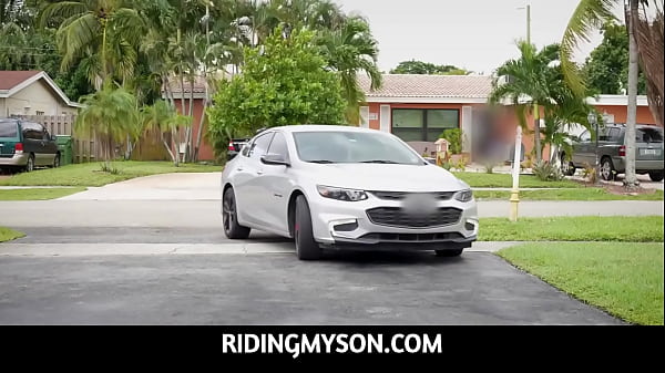 दो किशोर सौतेली बहनों के साथ कुकिंग शो बहुत ज्यादा हॉट हो गया है