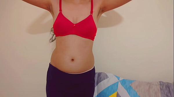 La fidanzata indiana Xxx disseta la sua sete facendosi scopare il culo dall'audio hindi dell'amico del suo ragazzo